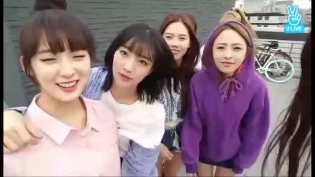오마이걸 기습뽀뽀