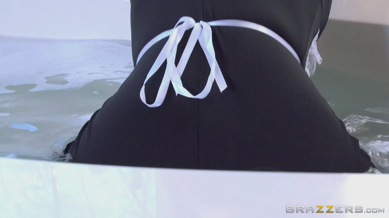 Bathtub MILF Maid Pornstar Syren De Mer Wet gif