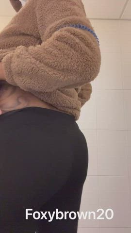 Tight leggings makes my ass not noticeable