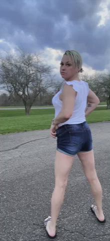 ass onlyfans outdoor short-hair-chicks gif