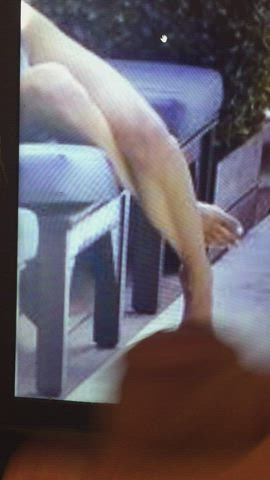 Exploded over Kendall Jenner’s feet