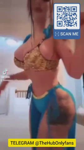 Get her pack in the comments or by scanning the QR code