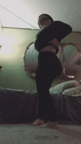 Dancing MILF Teasing Thick gif