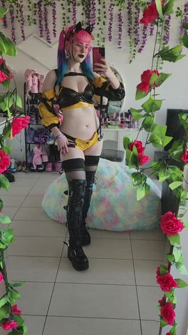 Do you like my outfit?