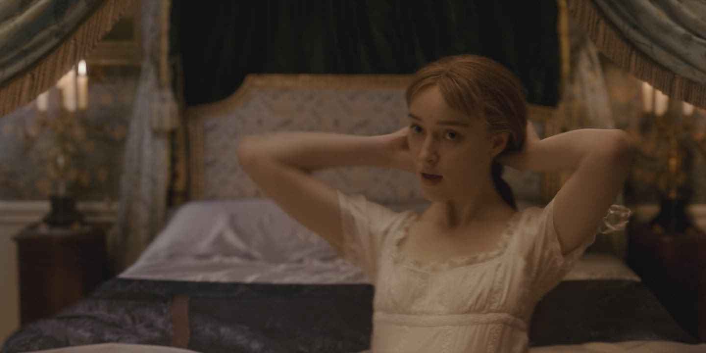 Phoebe Dynevor was stunning in Bridgerton 2020