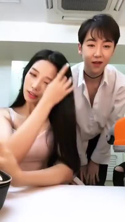 (4) Berry Good Johyun (신지원) Instagram Live [181018] - YouTube-4