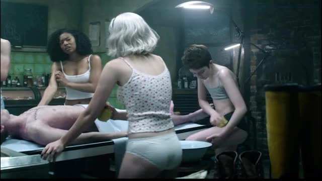 Kiernan Shipka perfect ass
