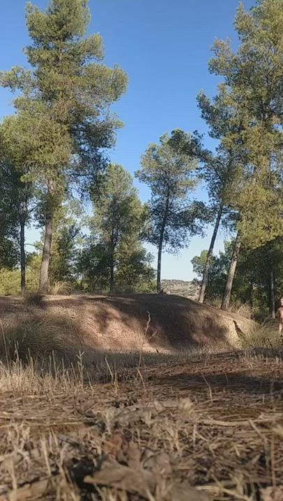 Even when it's cold, I live going out on a naked hike.
