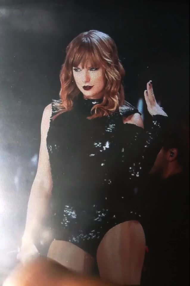 Taylor Swift cum tribute