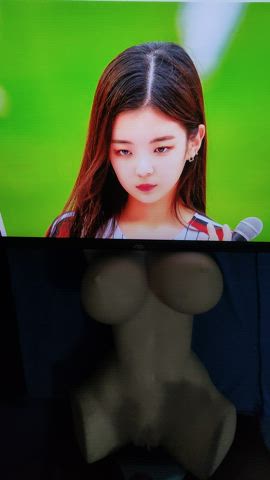 fucktrib lia. my favorite itzy girl.