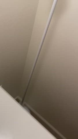 Watch me bend over and show you my huge ass and thick thighs 💕
