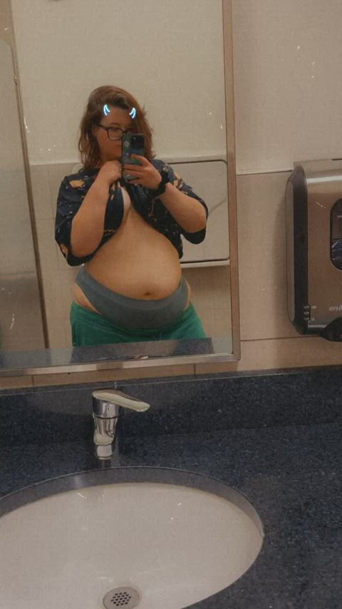 thiccccc lil mama. am i breed worthy with these hips? heh