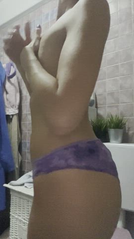 i'm a simple girl, sex in the bathroom is enough