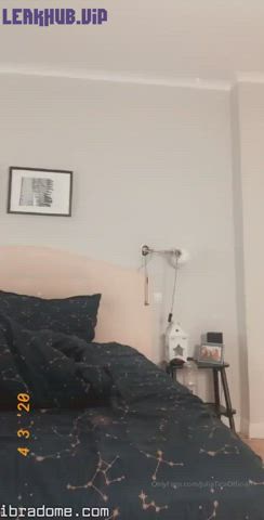 teen twerk for her friend
