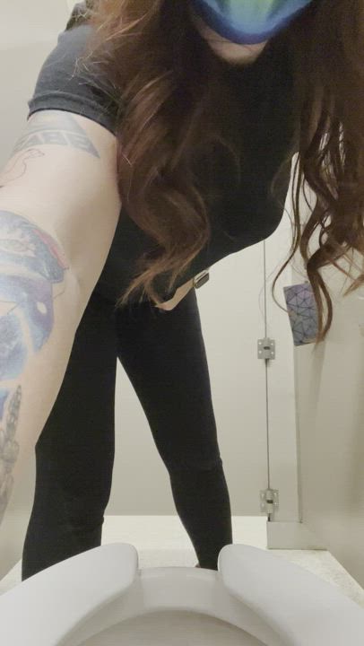 super messy pee before my flight <3