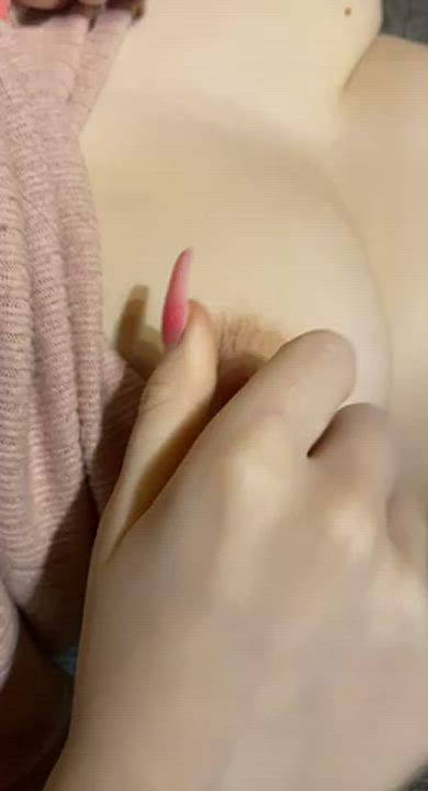 Fun fact, playing with my nipples makes me cum.