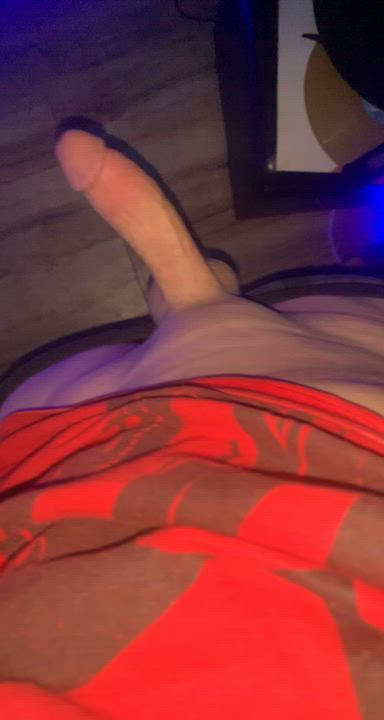 Shaking my big dick 😋 thinking about fucking one of my followers 🤭😙❤️