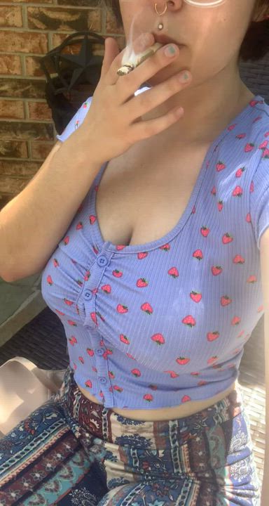 kiss me everywhere after you pass me the joint baby 😘 [reveal]