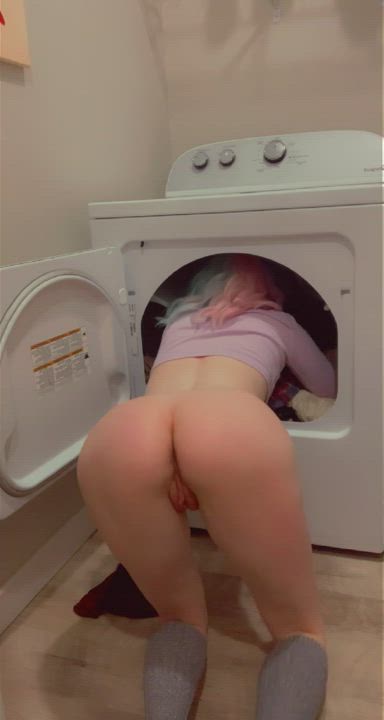 I can’t find my pants, can you help me? ?