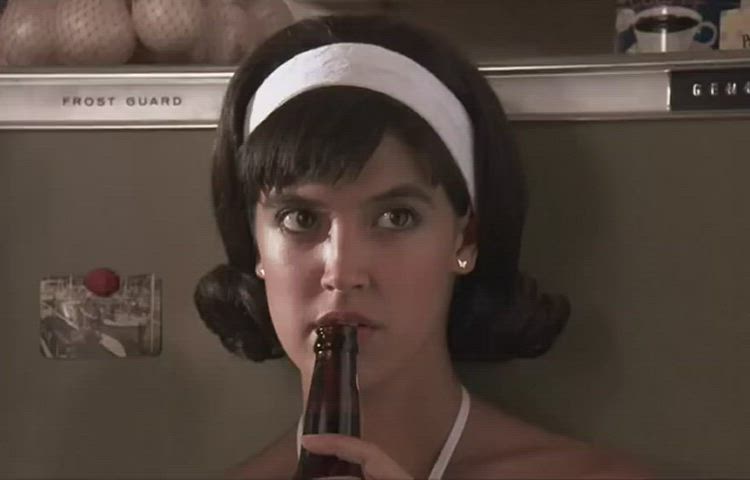 brunette phoebe cates reaction gif