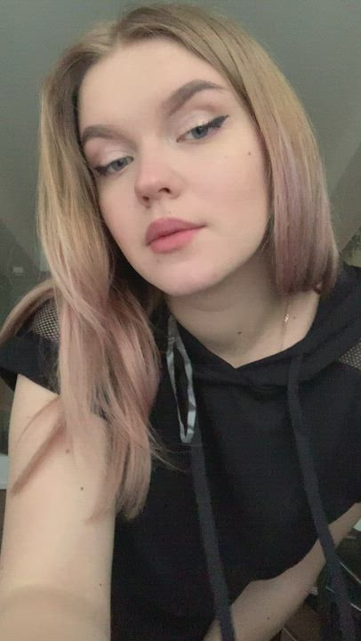 Your Favorite College Teen ❤️ I am 18 and I love sexting with my subs! ? Let's