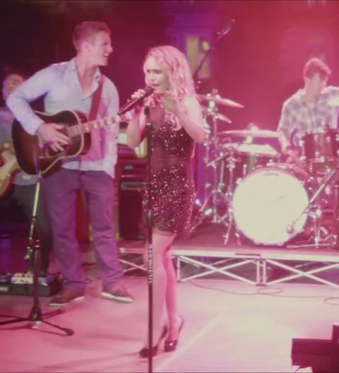 blonde hayden panettiere legs gif