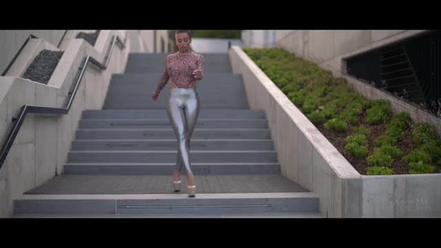 Sexy Shiny Silver Leggings - See Me Walking