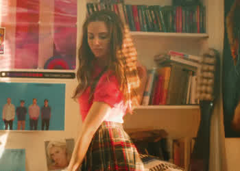 Alison Brie gif