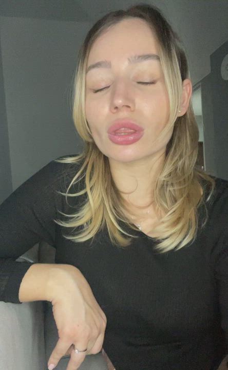 Babe Erotic Lips gif