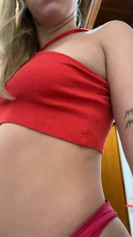 What's first.. the armpit or the titty😏