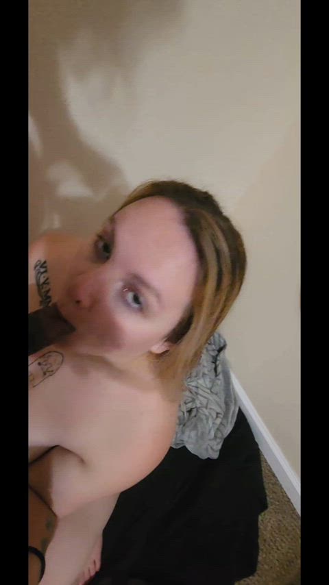 Blondie enjoy sucking on the brown cock!!! 