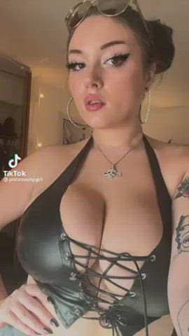 Big mommy goth tits