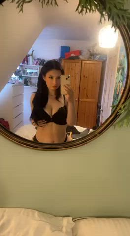Hoping you like curvy girls with black hair <3