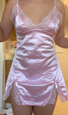 A big thank you to men who make me feel better about having small boobs [flash]