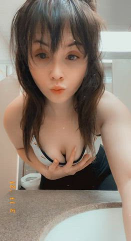 Getting horny at the gym >Abriebaby<