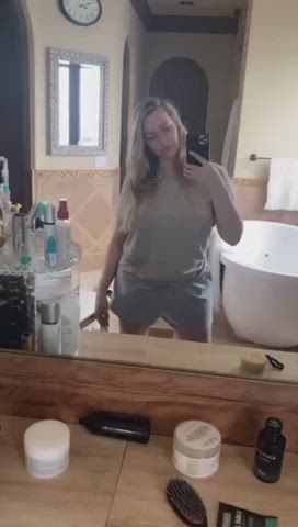 No point in hiding that perfect body