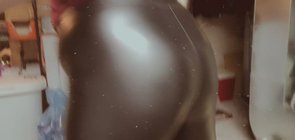 booty dessert thick gif