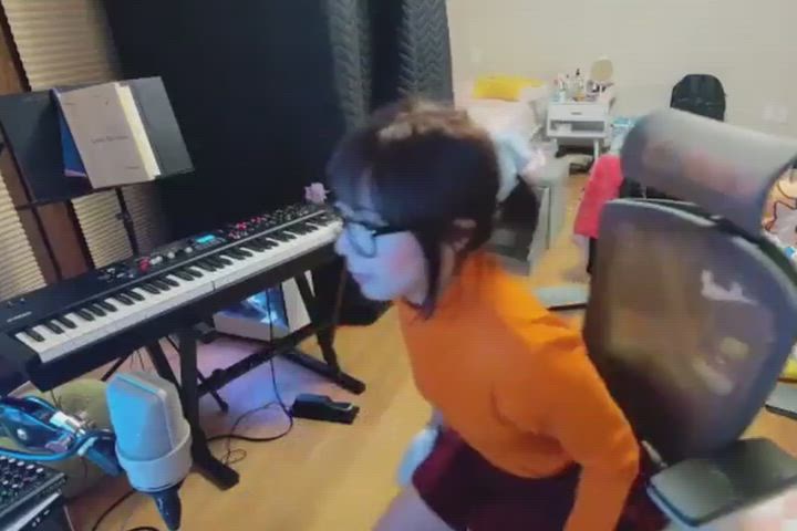 asian feet petite thighs gif
