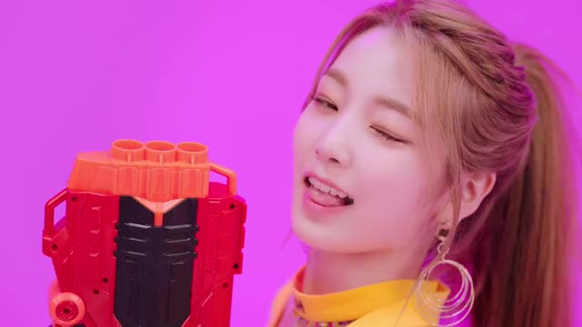 635. Rocket Punch - Yeonhee