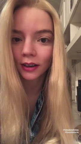 brown eyes celebrity cute eye contact girlfriend non-nude pretty vertical gif
