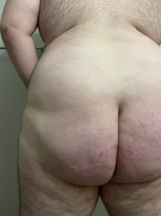 Shaking my ass gets me so horny?
