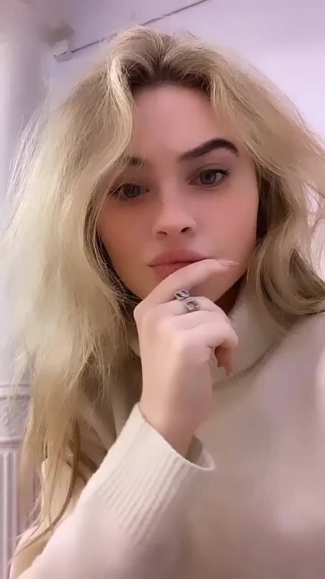 sabrinacarpenter~1581965850~2246014812117073740 8713286