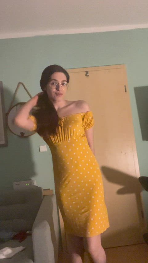 Not haveing underwear under your Dress makes it easyer to goon in Public