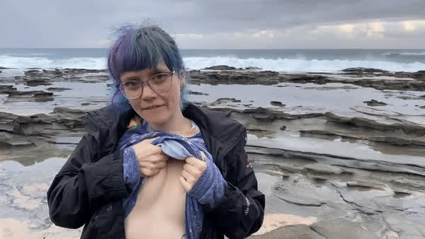 It’s a little cold out here ? [OC] [GIF]