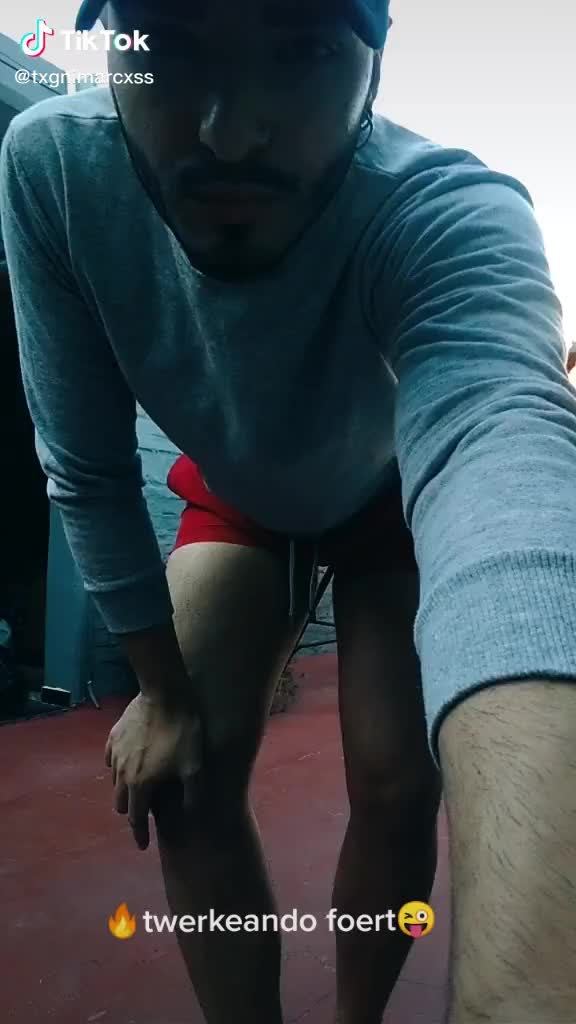Reach out and touch it - https://www.tiktok.com/@tognimarcos/video/6820113028973890822