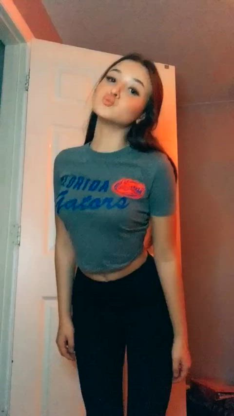 babe belly button leggings lips lipstick seduction tanned teen tiktok yoga pants