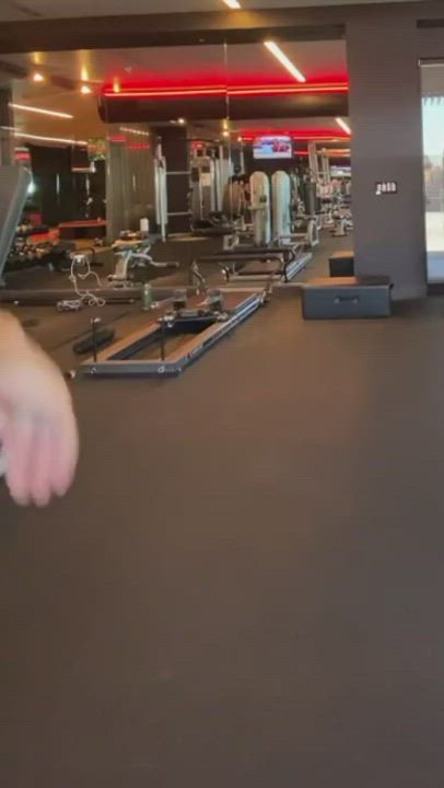 Slow motion edits of her walking into the gym - perfect cheeks