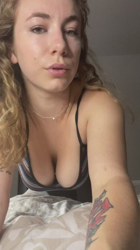 big tits cleavage downblouse natural tits teasing gif