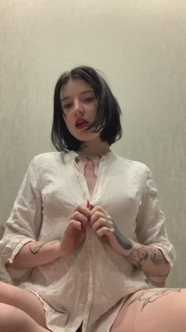 It kinda makes me horny posting my nudes here