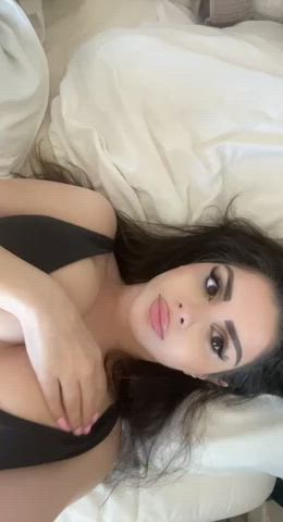 Pretty face &amp; pretty titties ?